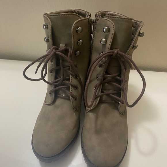 high heel lace up  boots women’s size 9.5 NWOT - Picture 3 of 5